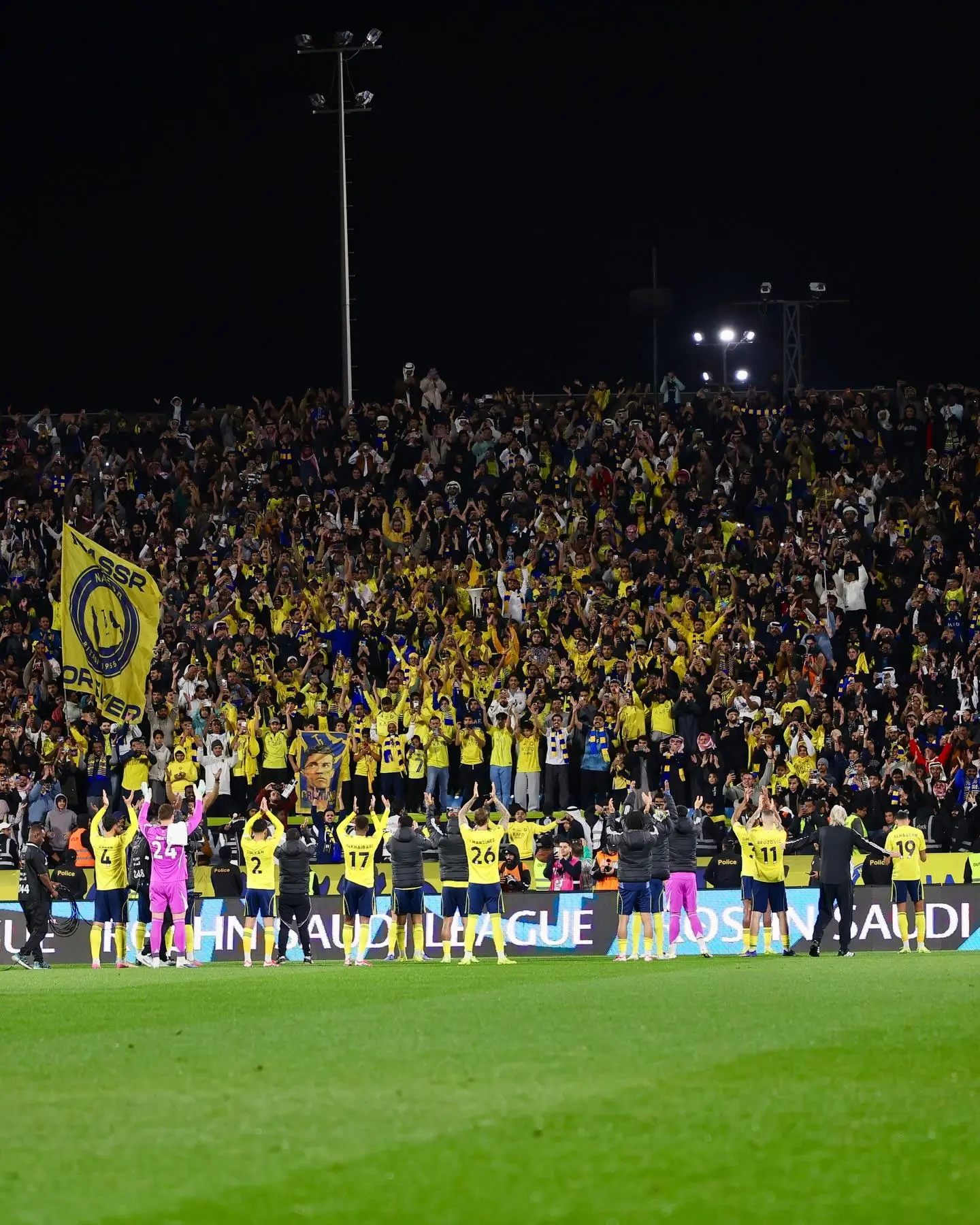 开云足球-C罗赛后社媒：继续努力，继续相信，继续战斗