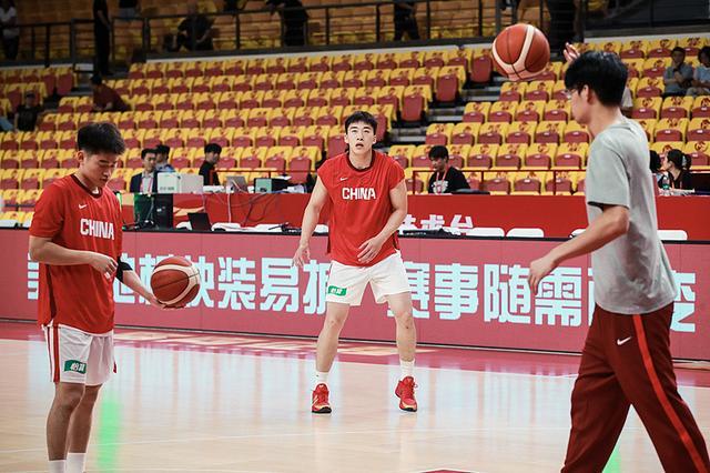 开云注册平台-中国男篮热身赛险胜,王俊杰两双数据表现抢眼